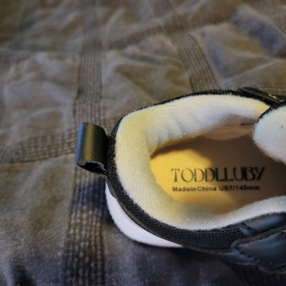 Toddler shoes size 5 velcro strap - Picture 5 of 7